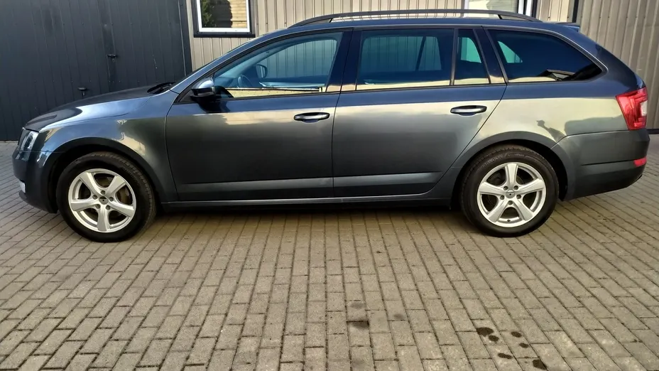 SKODA Octavia -