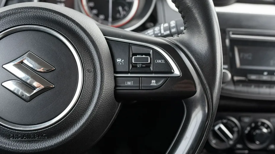 SUZUKI Swift -