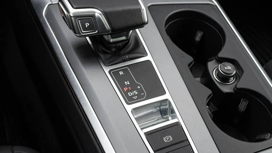 AUDI A6 -