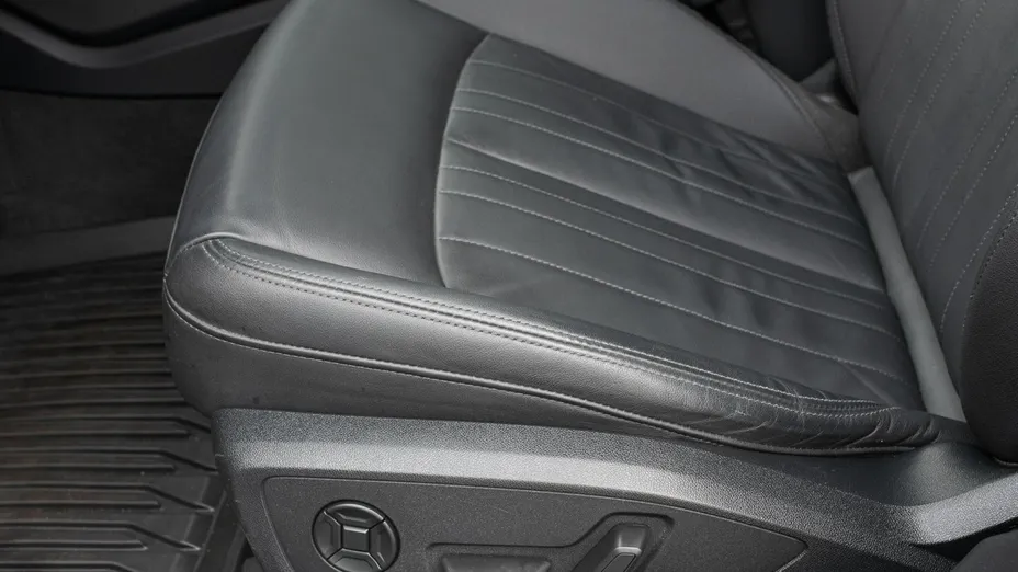 AUDI A6 -