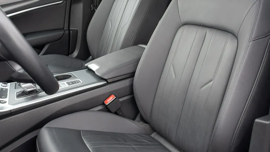 AUDI A6 -