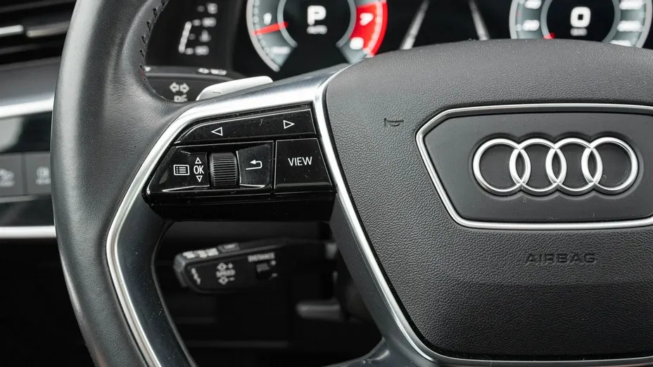 AUDI A6 -