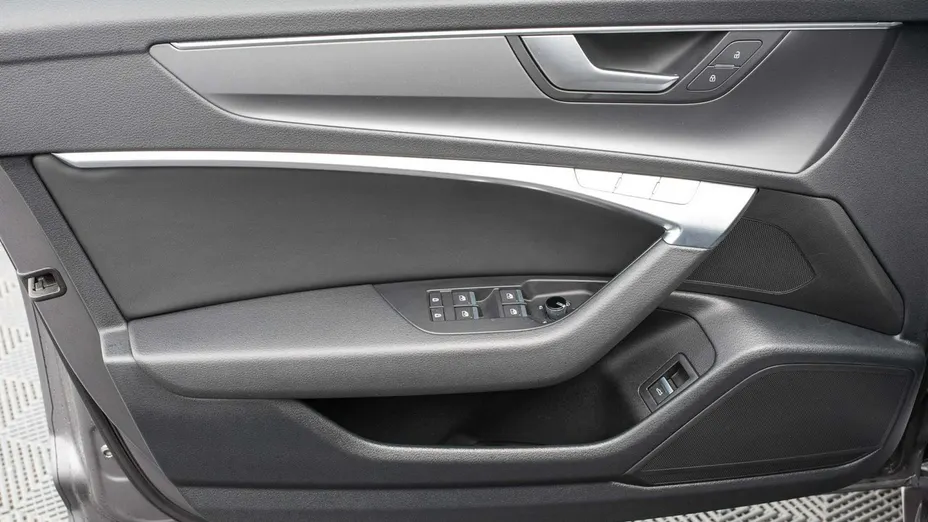 AUDI A6 -
