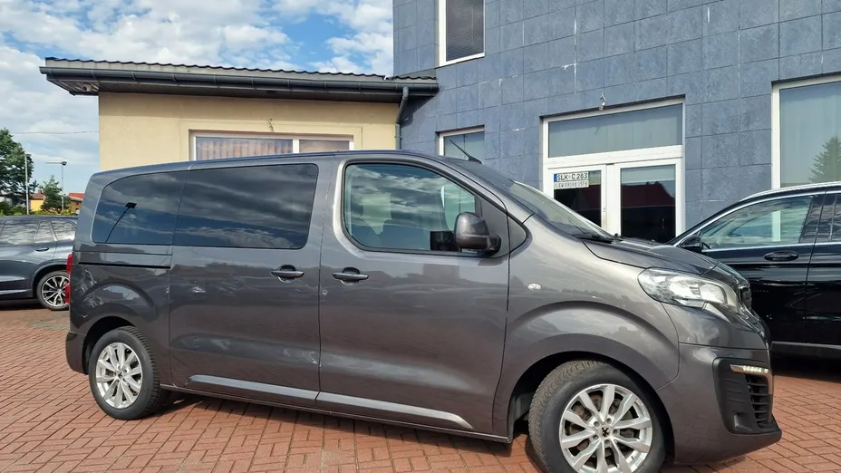 PEUGEOT Traveller -
