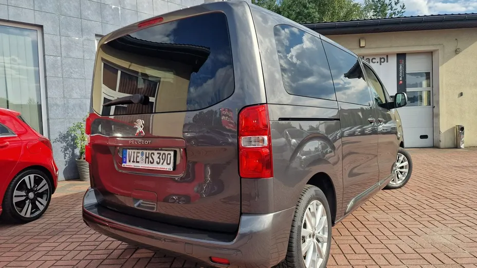 PEUGEOT Traveller -