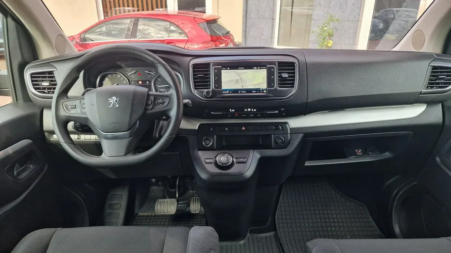 PEUGEOT Traveller -