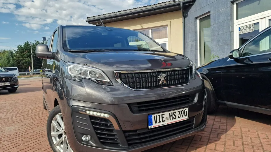 PEUGEOT Traveller -
