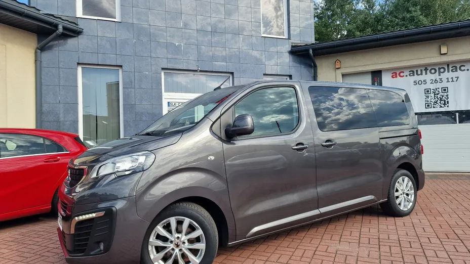 PEUGEOT Traveller -