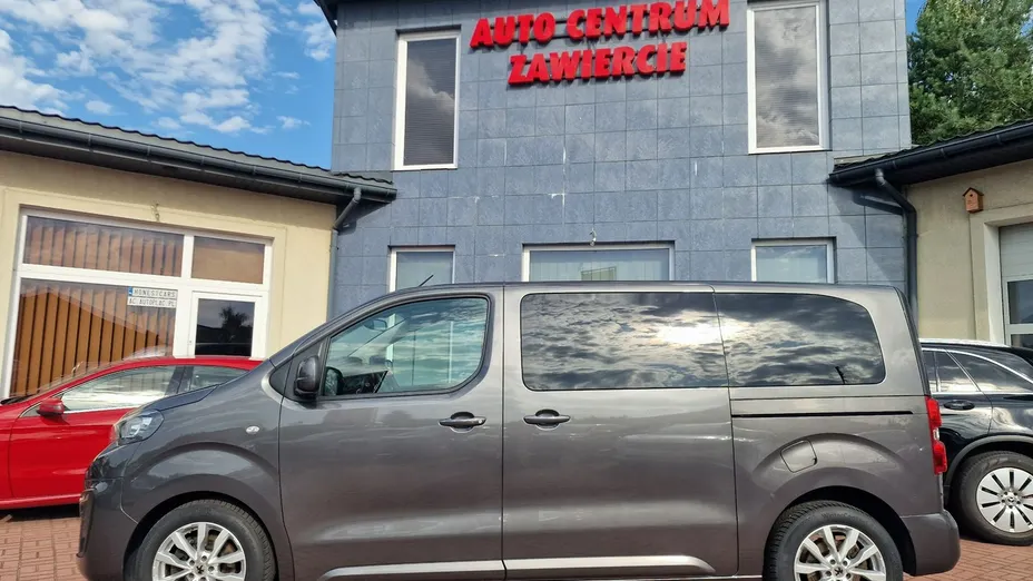 PEUGEOT Traveller -