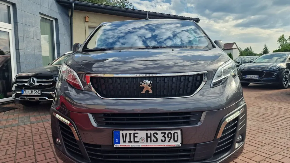 PEUGEOT Traveller -