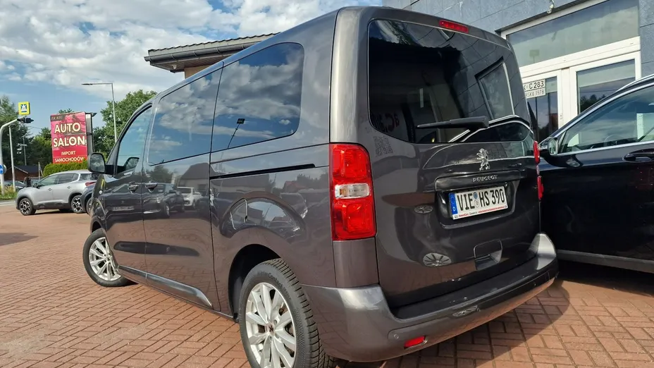 PEUGEOT Traveller -
