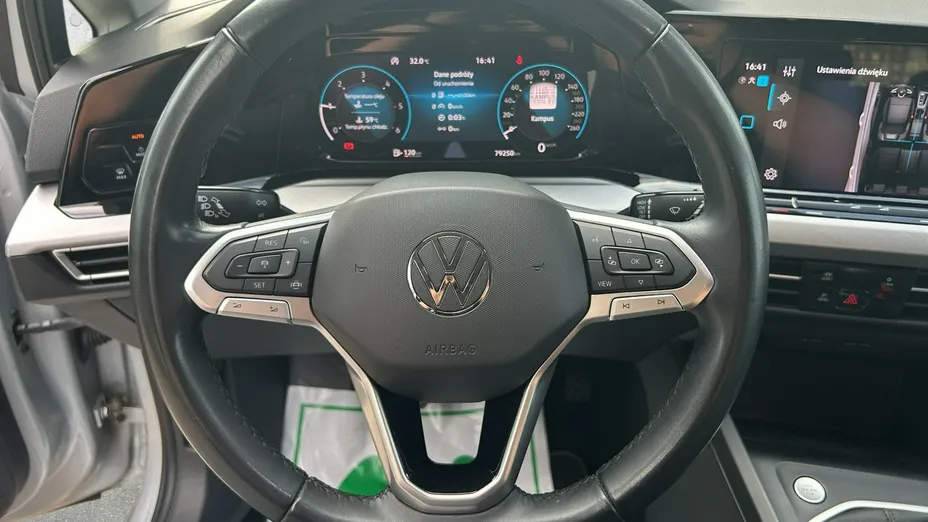 VOLKSWAGEN Golf -