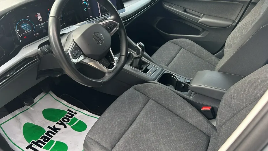 VOLKSWAGEN Golf -