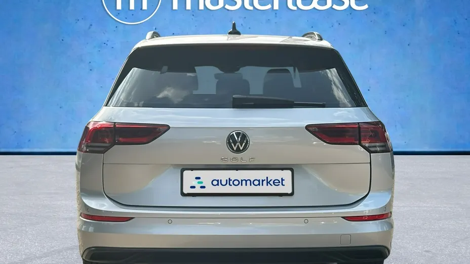 VOLKSWAGEN Golf -