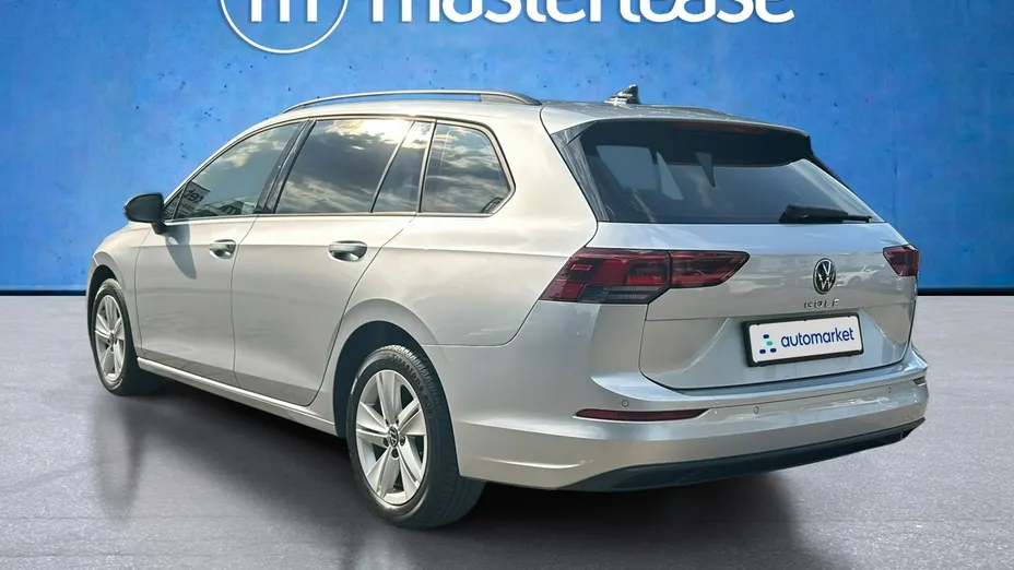 VOLKSWAGEN Golf -