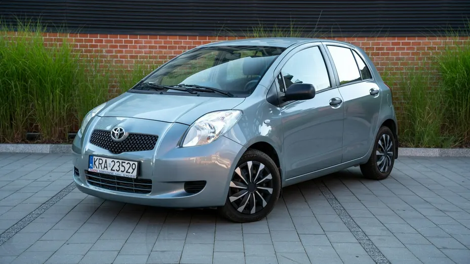 TOYOTA Yaris -