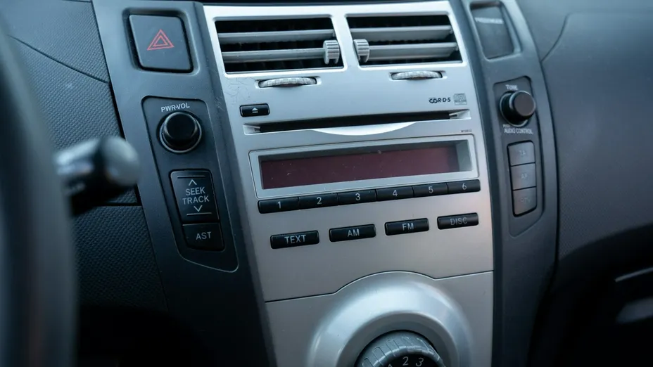 TOYOTA Yaris -