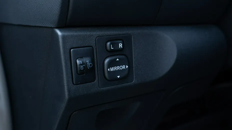 TOYOTA Yaris -
