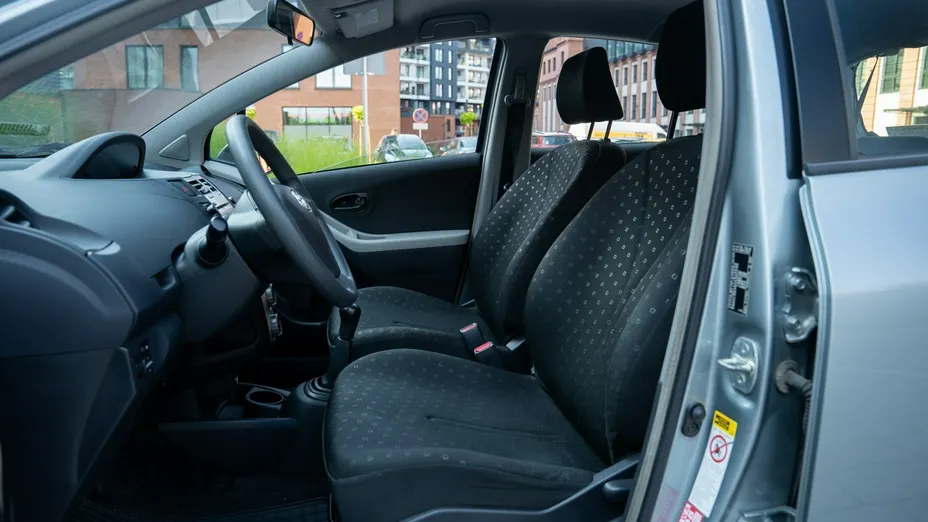 TOYOTA Yaris -