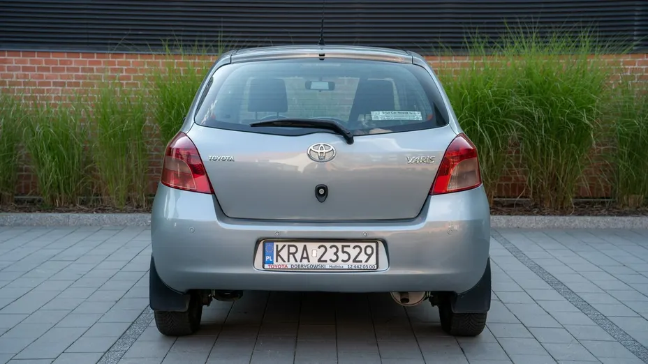 TOYOTA Yaris -