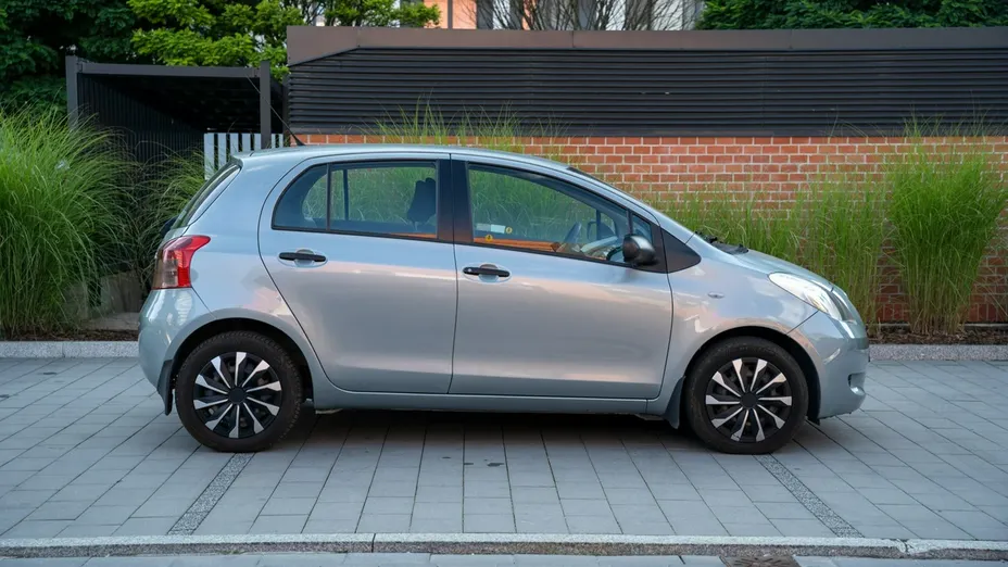 TOYOTA Yaris -