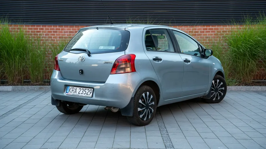 TOYOTA Yaris -