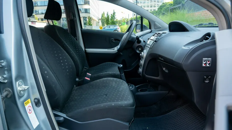 TOYOTA Yaris -