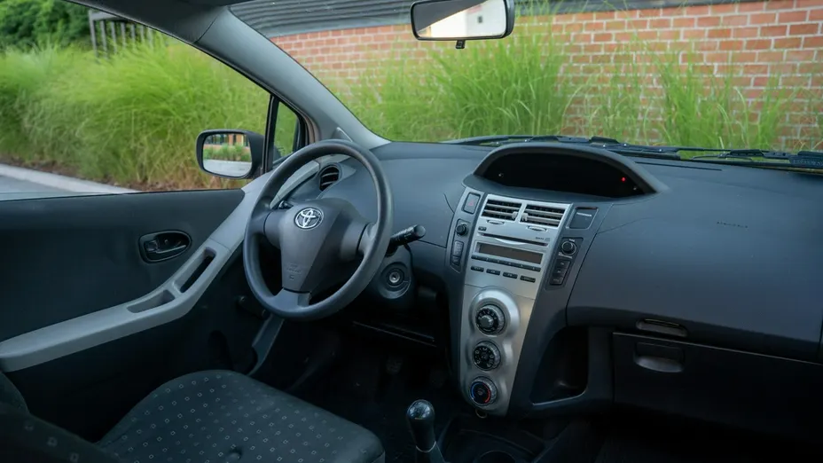 TOYOTA Yaris -