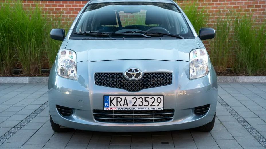 TOYOTA Yaris -