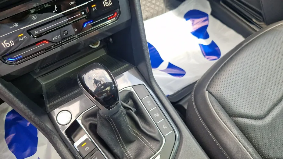 VOLKSWAGEN Tiguan Allspace -
