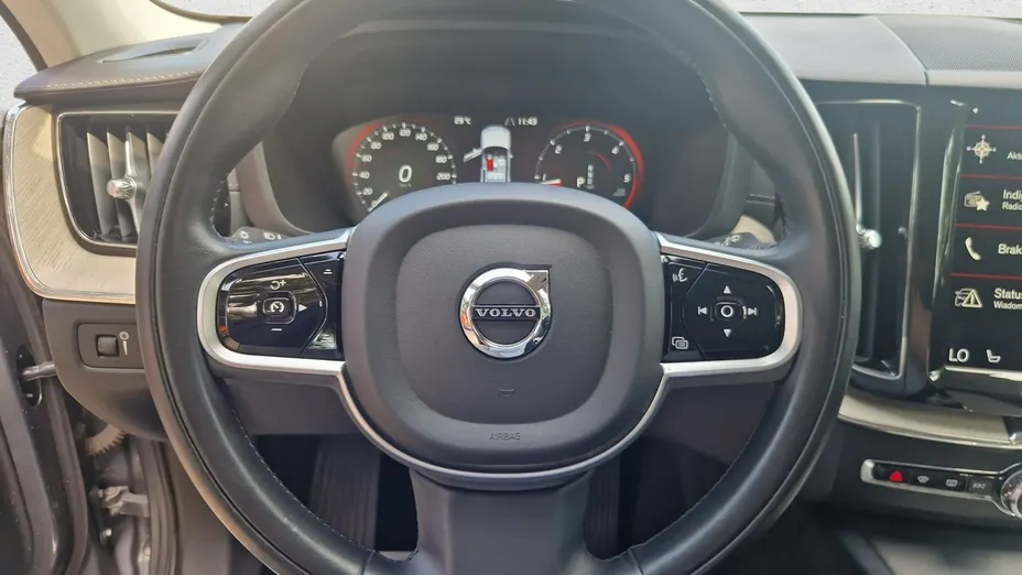VOLVO XC60 -