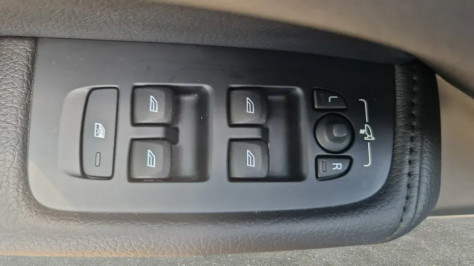 VOLVO XC60 -