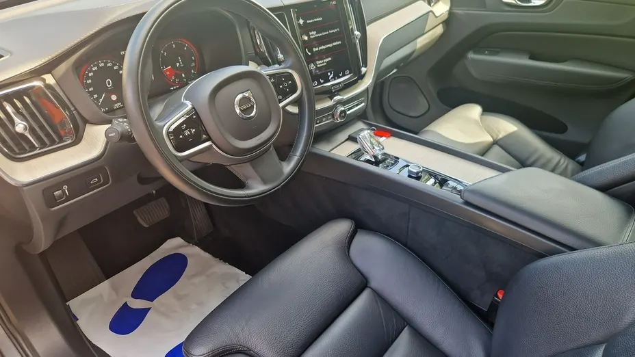 VOLVO XC60 -