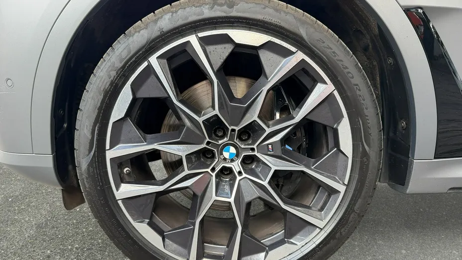 BMW X7 -