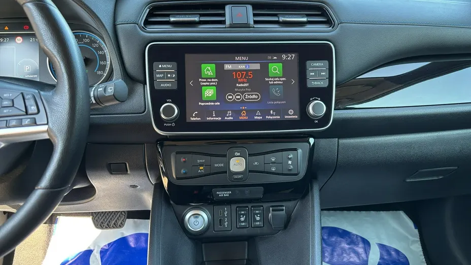 NISSAN Leaf -
