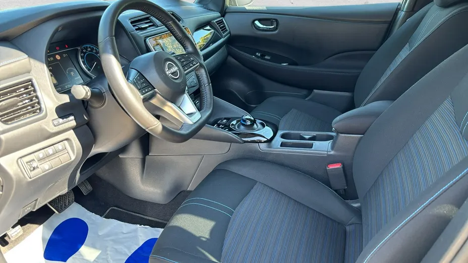 NISSAN Leaf -