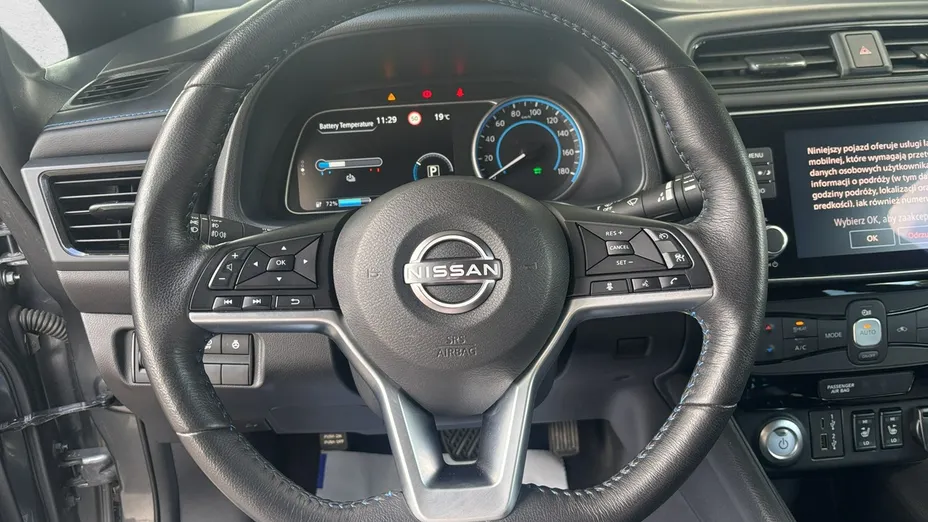 NISSAN Leaf -