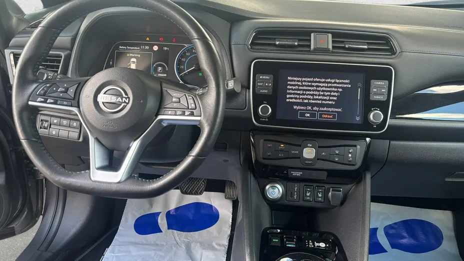 NISSAN Leaf -
