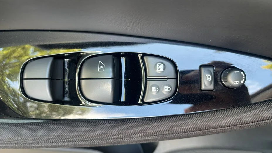 NISSAN Leaf -