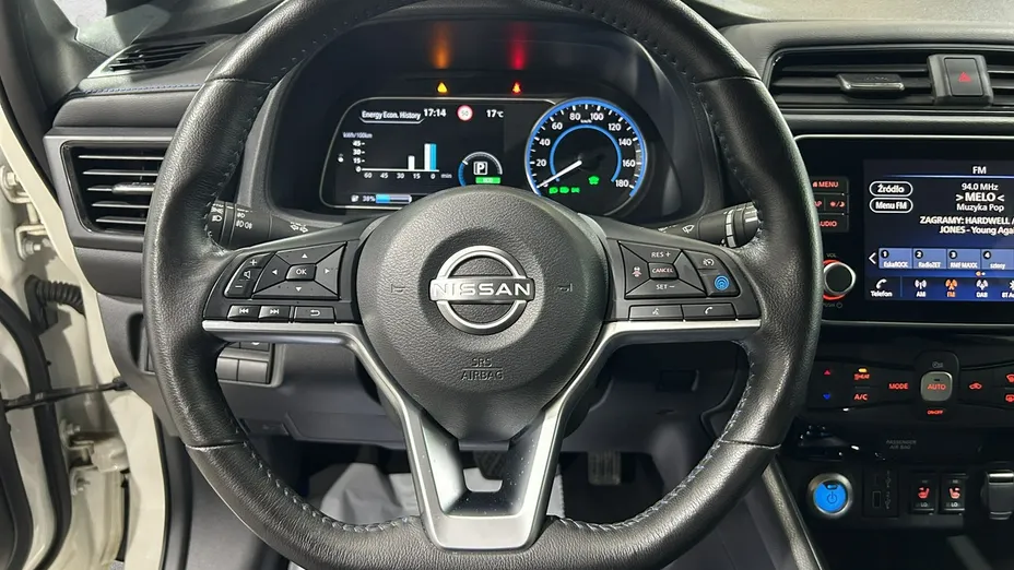 NISSAN Leaf -