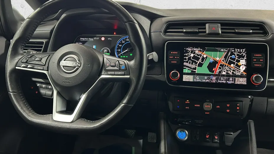 NISSAN Leaf -