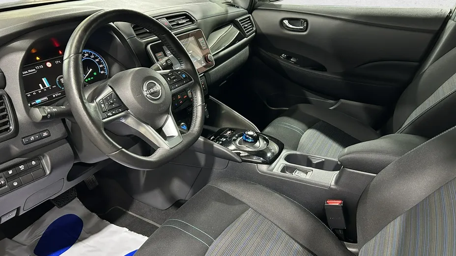 NISSAN Leaf -