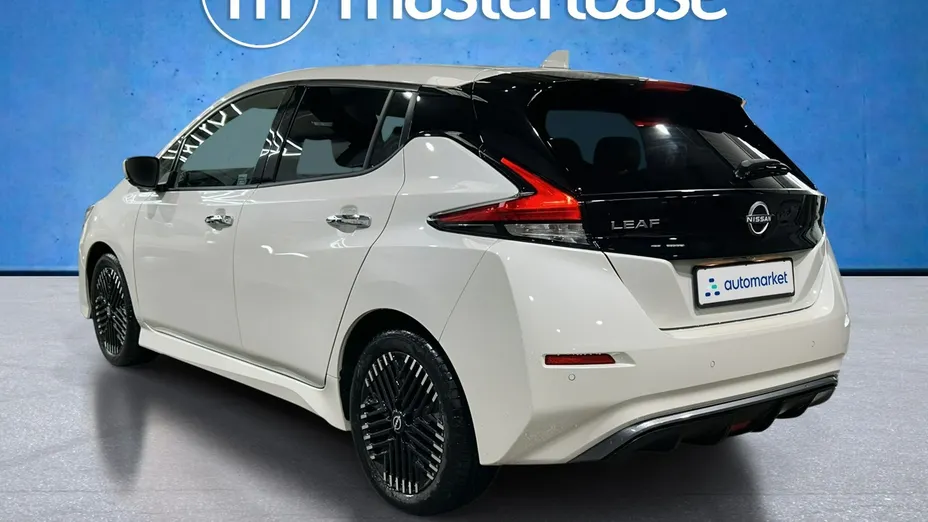 NISSAN Leaf -