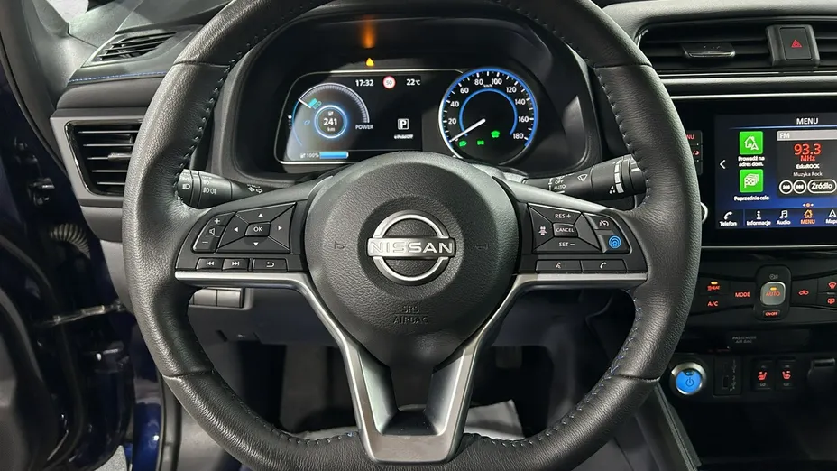 NISSAN Leaf -