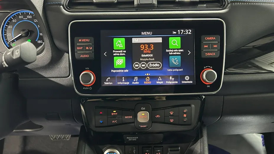 NISSAN Leaf -