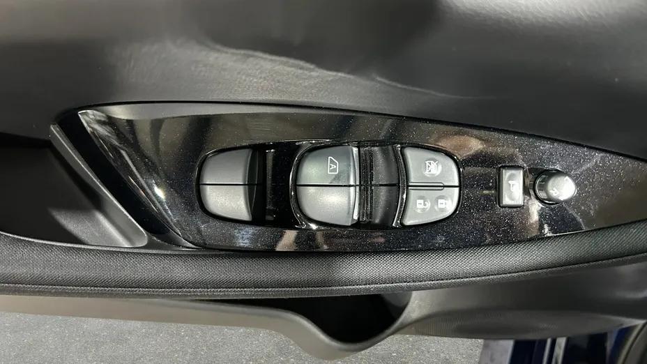 NISSAN Leaf -