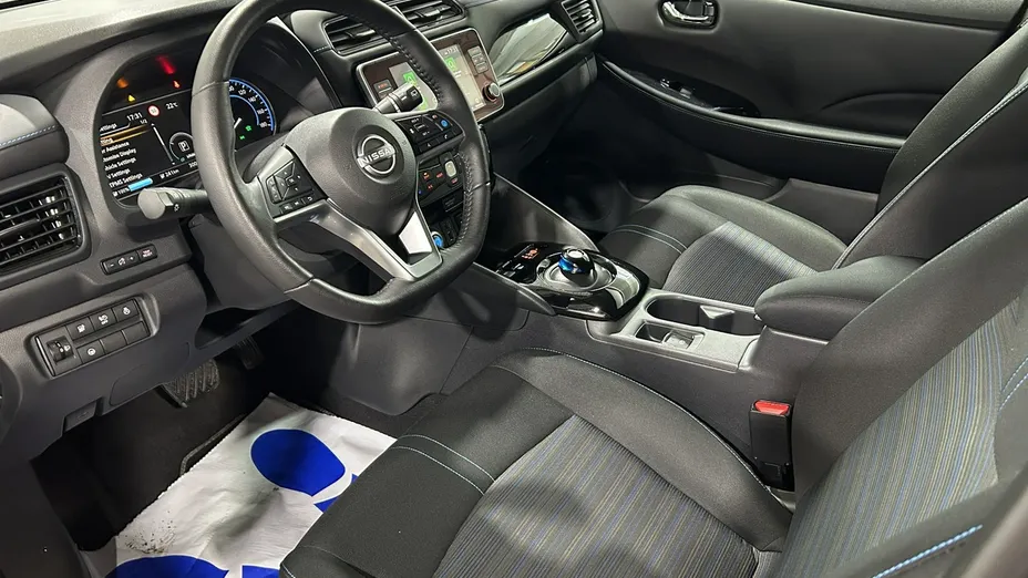 NISSAN Leaf -