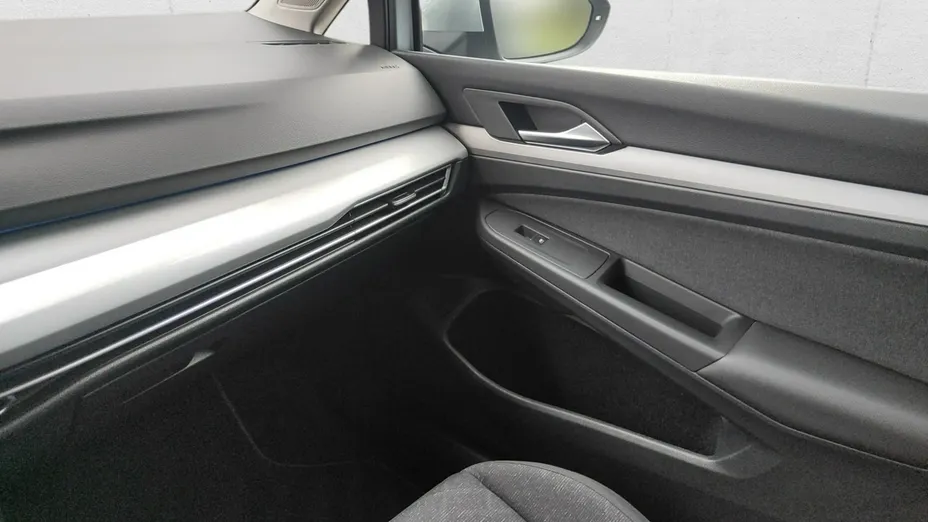 VOLKSWAGEN Golf -