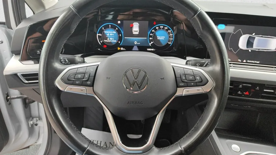 VOLKSWAGEN Golf -