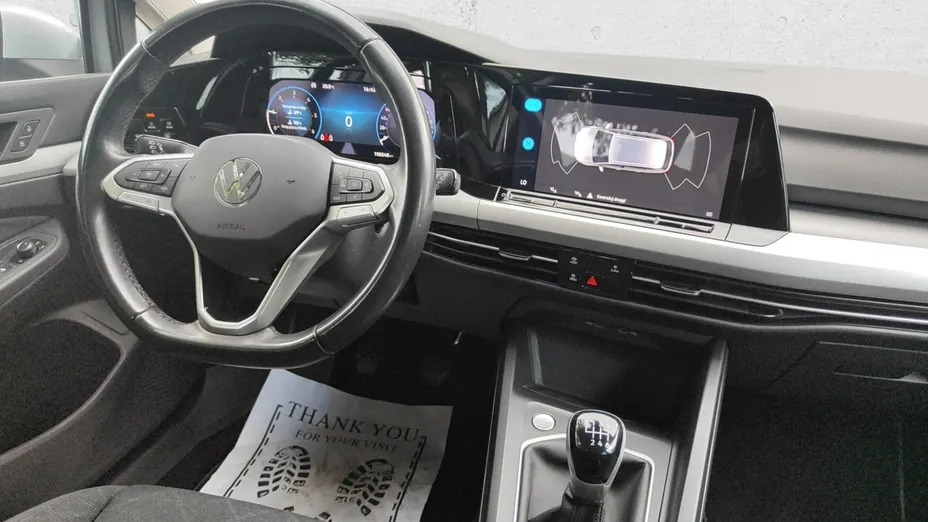 VOLKSWAGEN Golf -